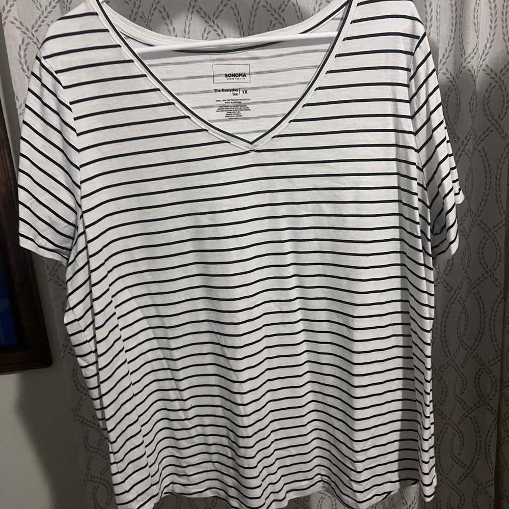 Sonoma Black and White Short Sleeve Relaxed Tee